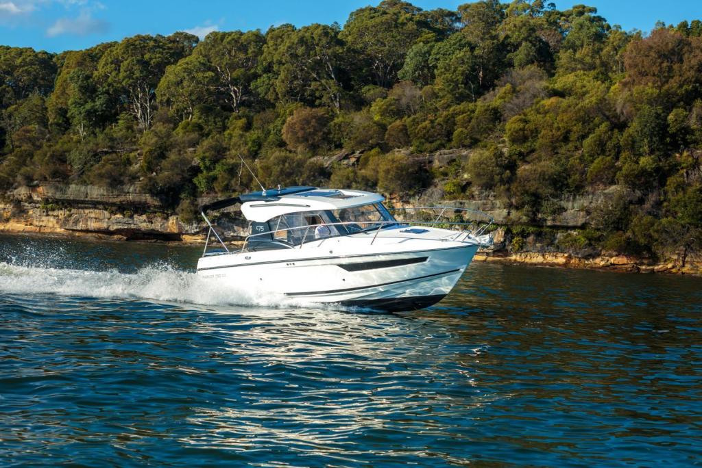 Parker 750 Cabin Cruiser