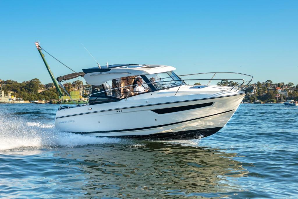 Parker 750 Cabin Cruiser