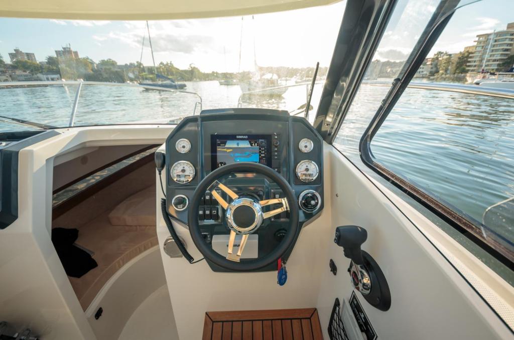 Parker 750 Cabin Cruiser