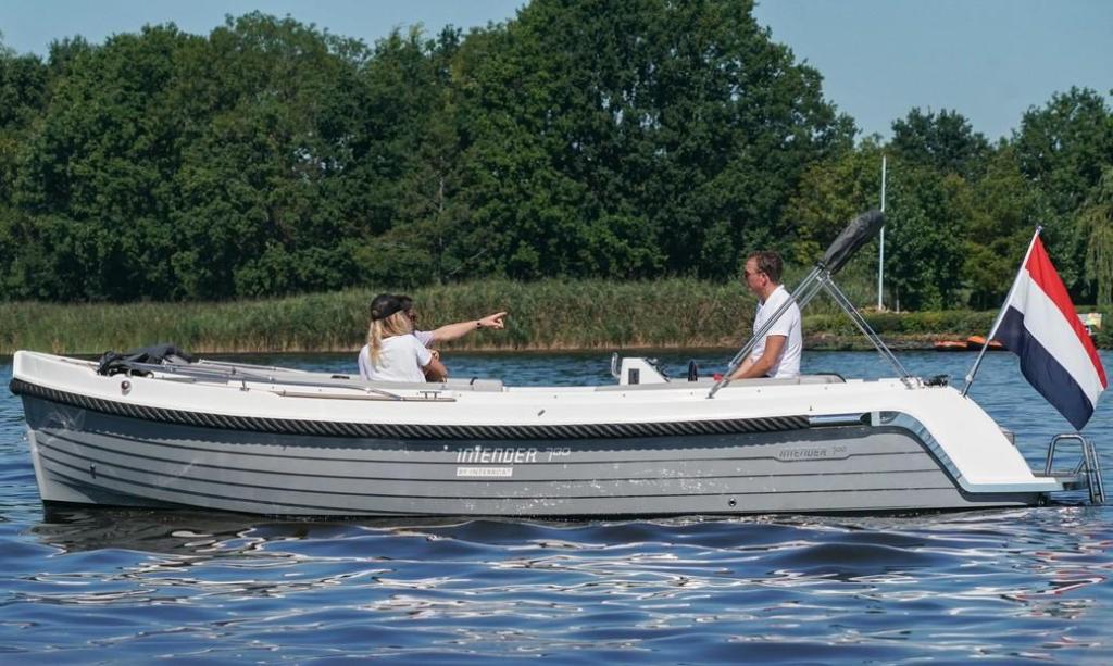 Interboat Intender 700