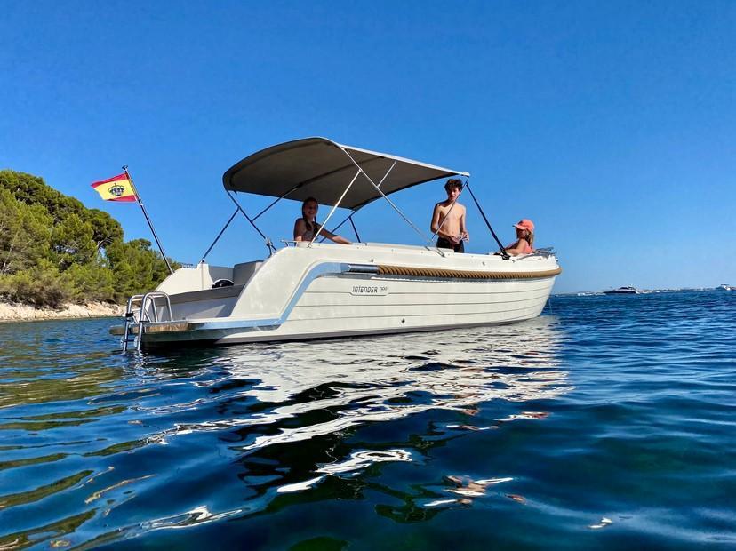 Interboat Intender 700