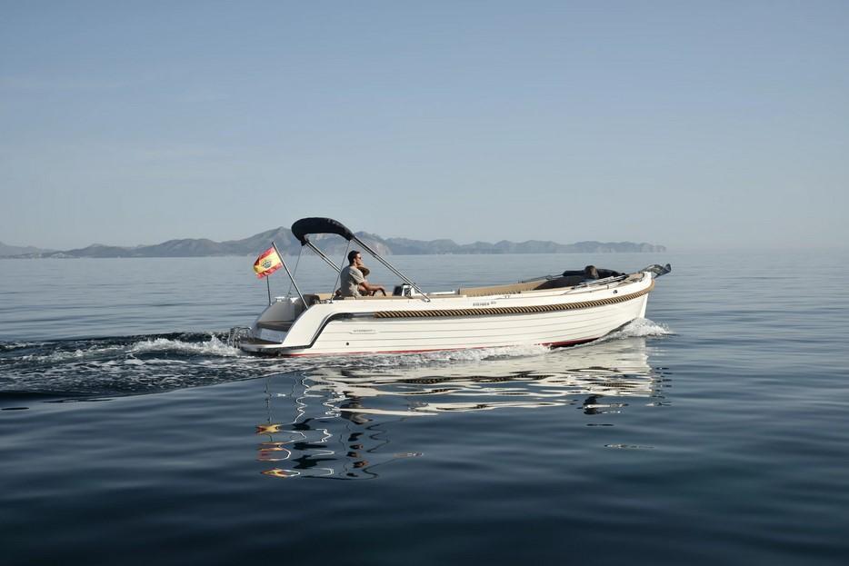 Interboat Intender 820