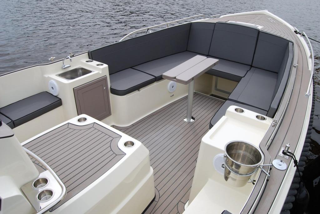 Interboat Intender 820