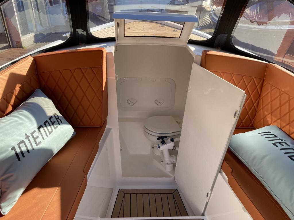 Interboat Intender 820