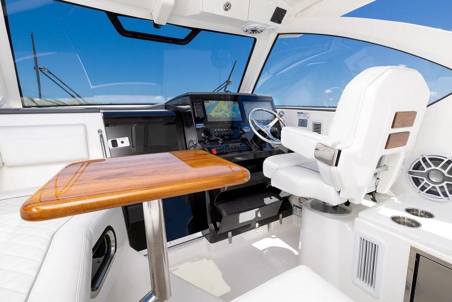 Pursuit Offshore OS 325