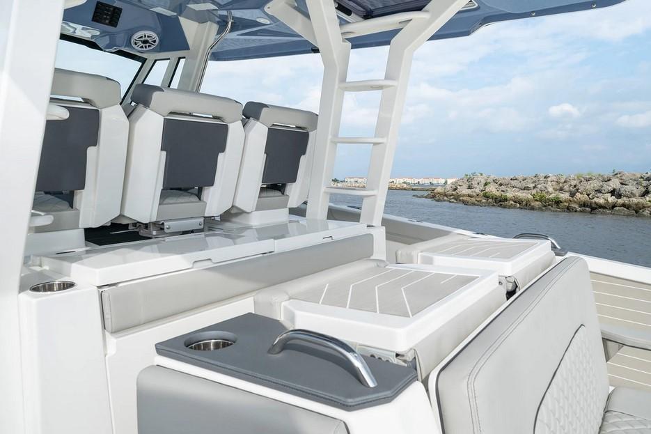 Pursuit Sport S 428