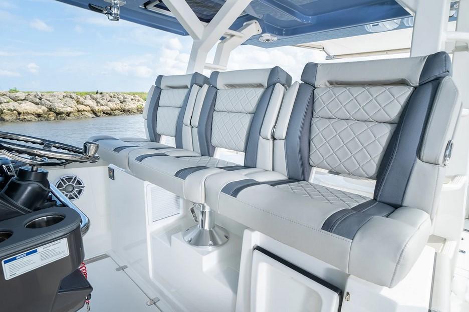 Pursuit Sport S 428