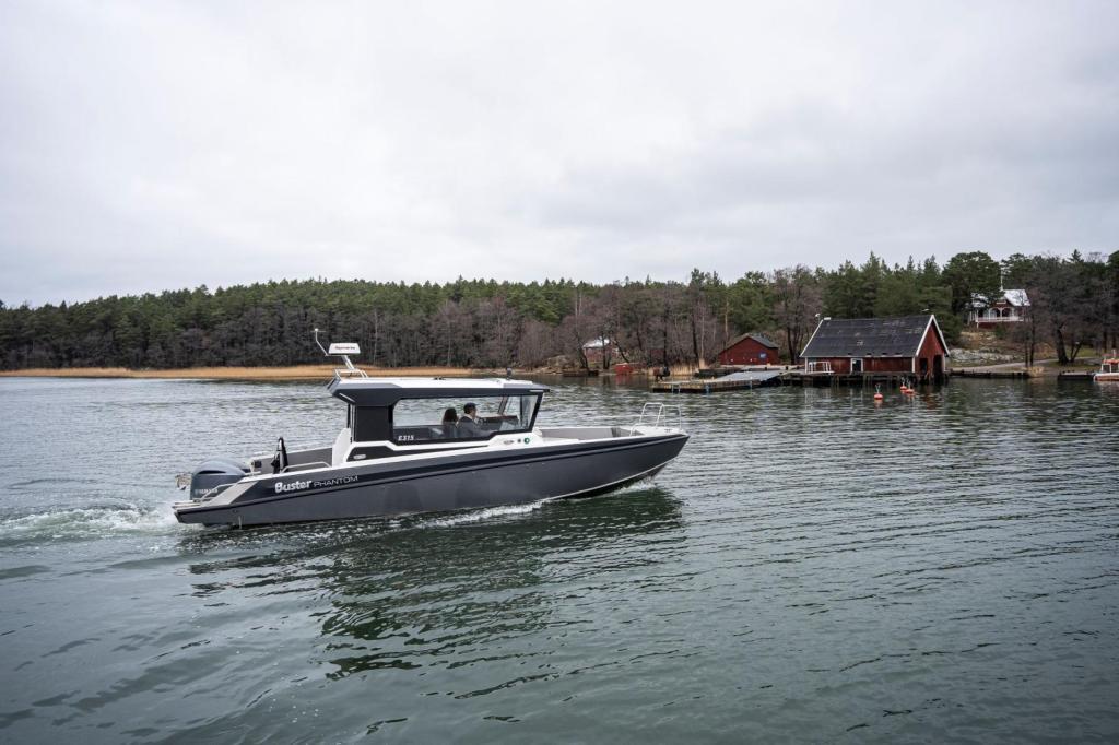 Buster Phantom Cabin