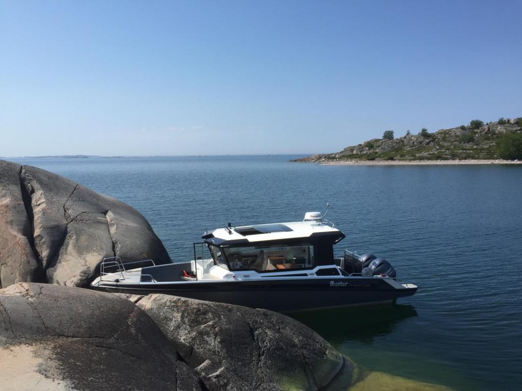 Buster Phantom Cabin