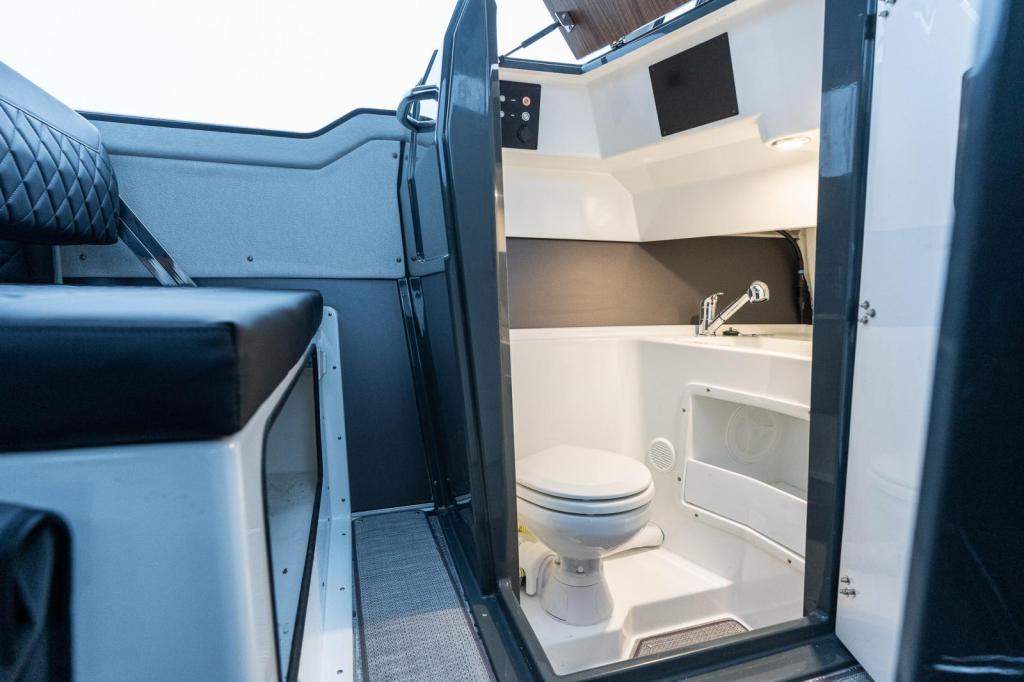 Buster Phantom Cabin