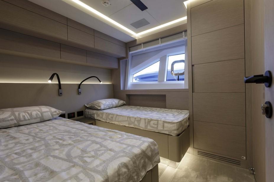 AB Yachts AB 100