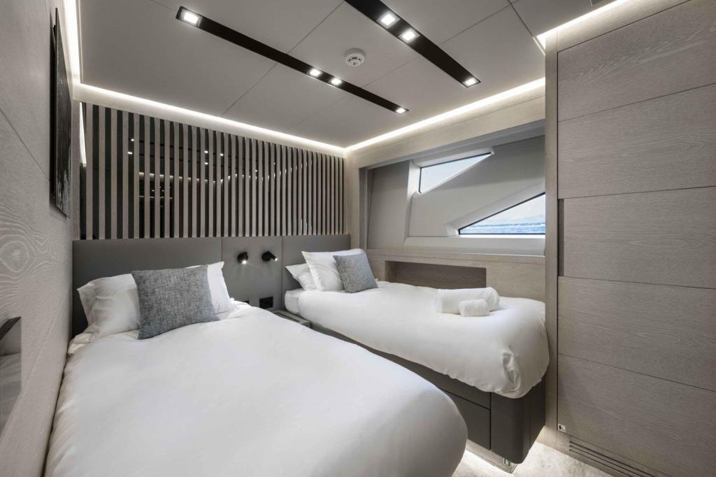 AB Yachts AB 130