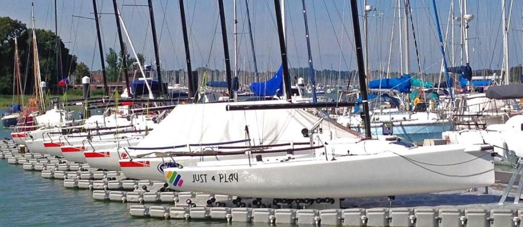 J Boats J 70