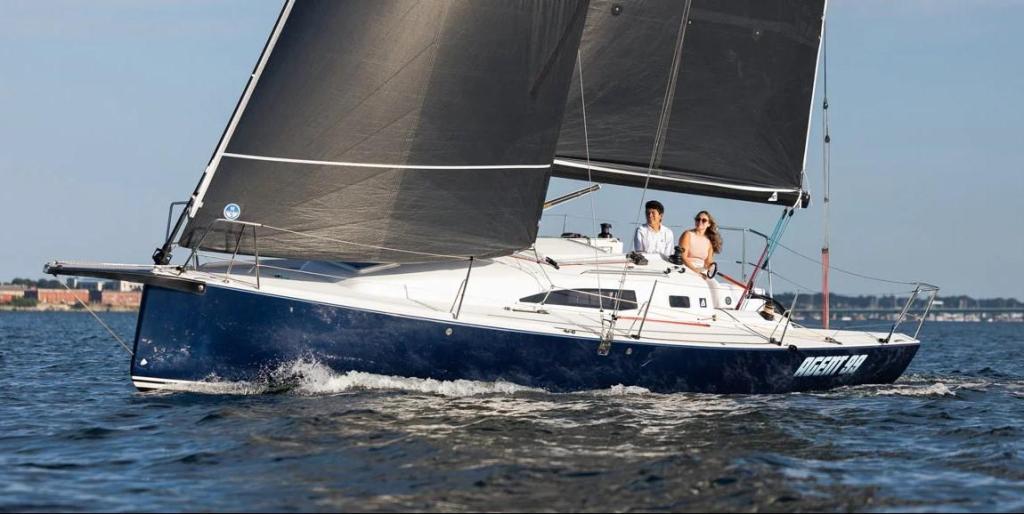J Boats J 99