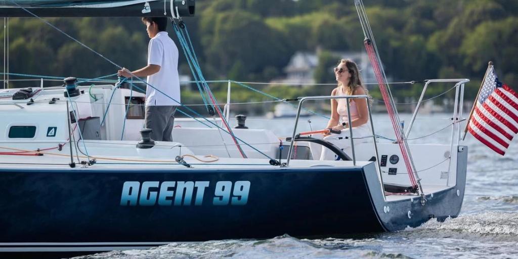 J Boats J 99