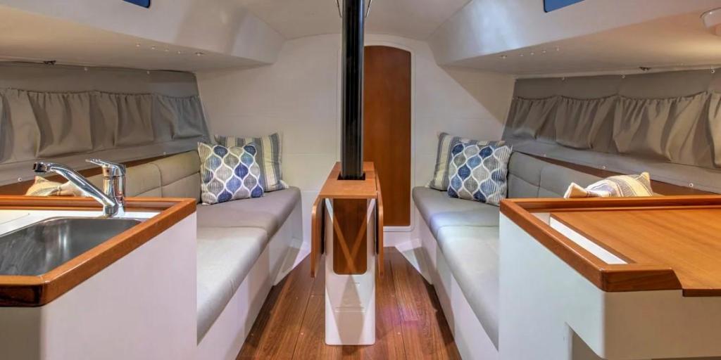 J Boats J 99