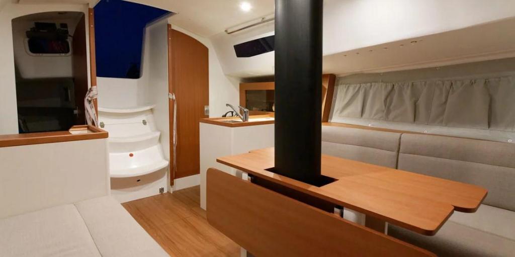 J Boats J 99