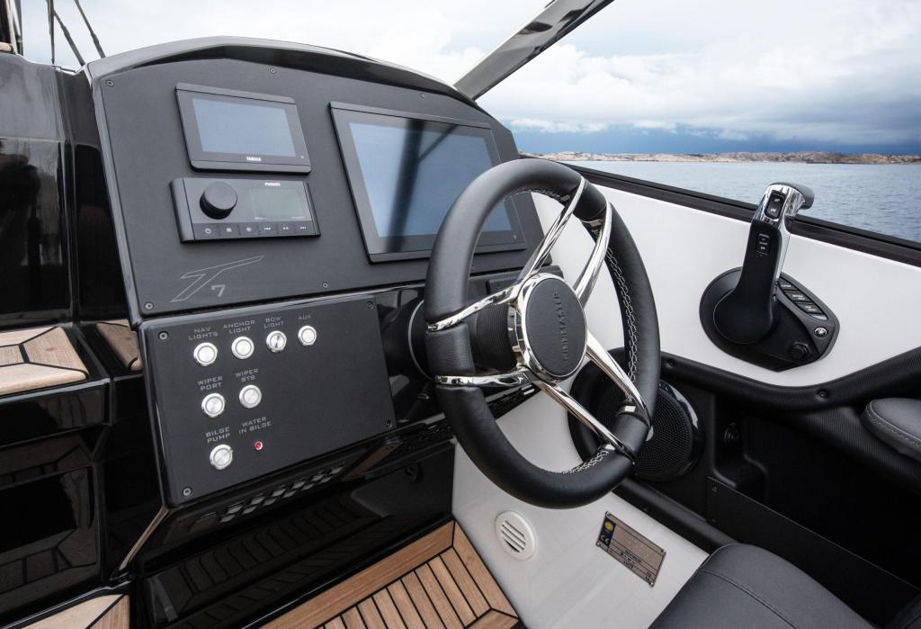 Finnmaster T7 Day Cruiser