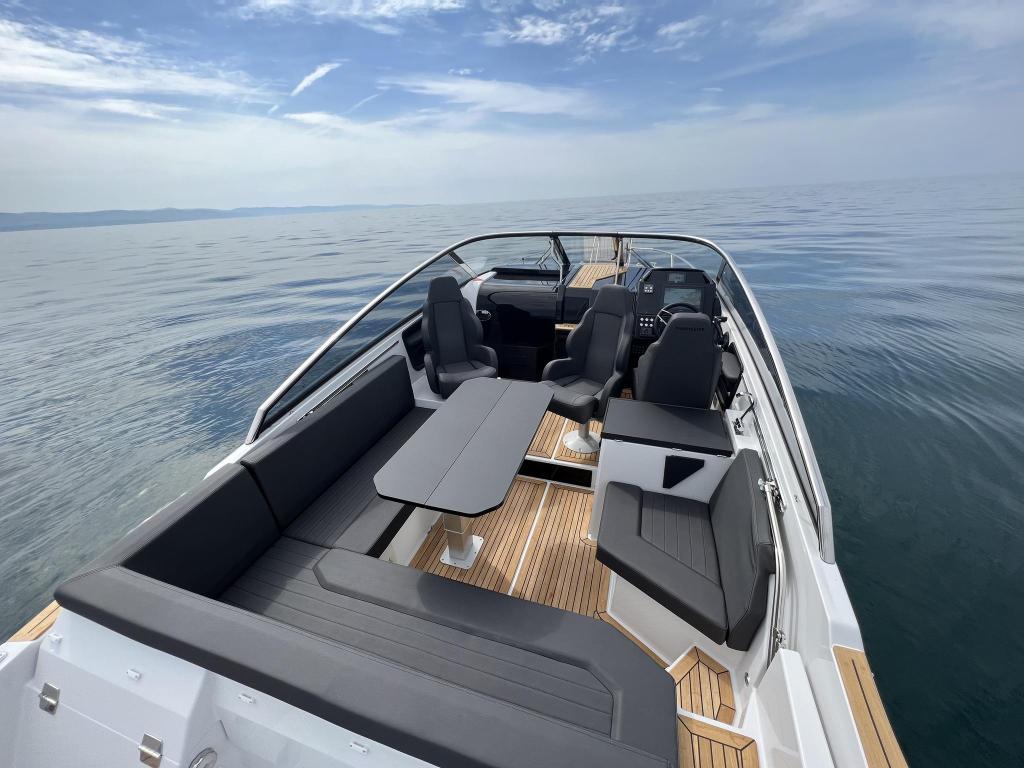 Finnmaster T8 Day Cruiser