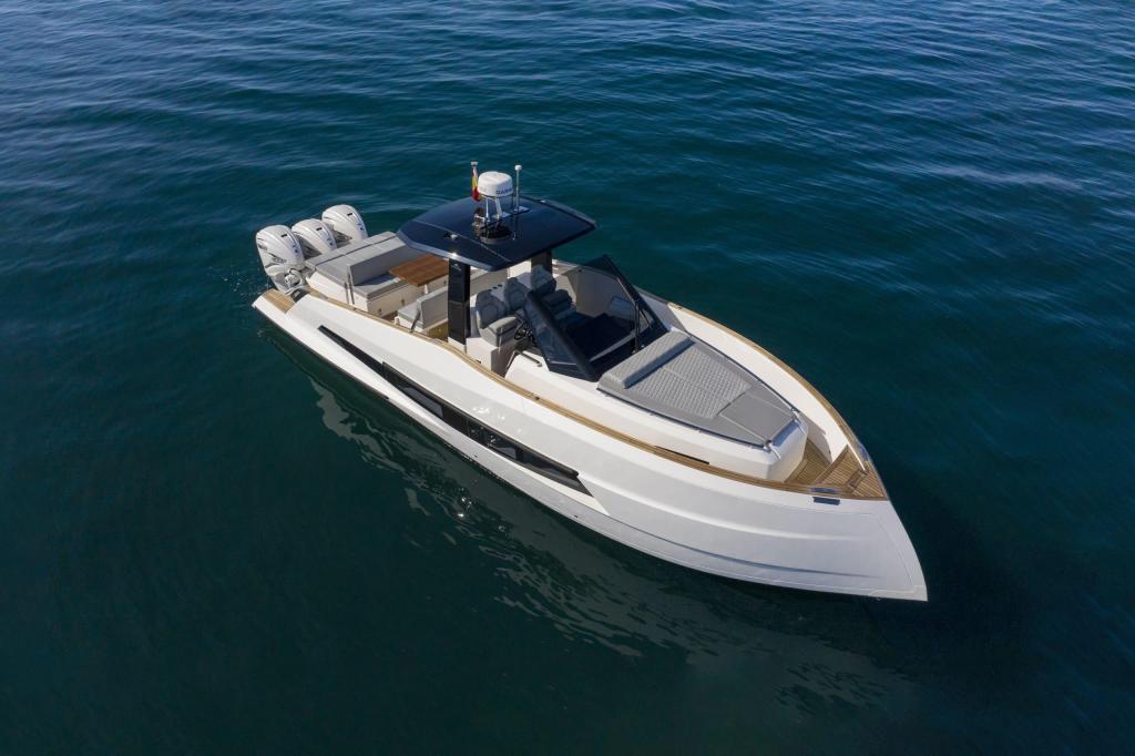 Astondoa 377 Coupe Outboard