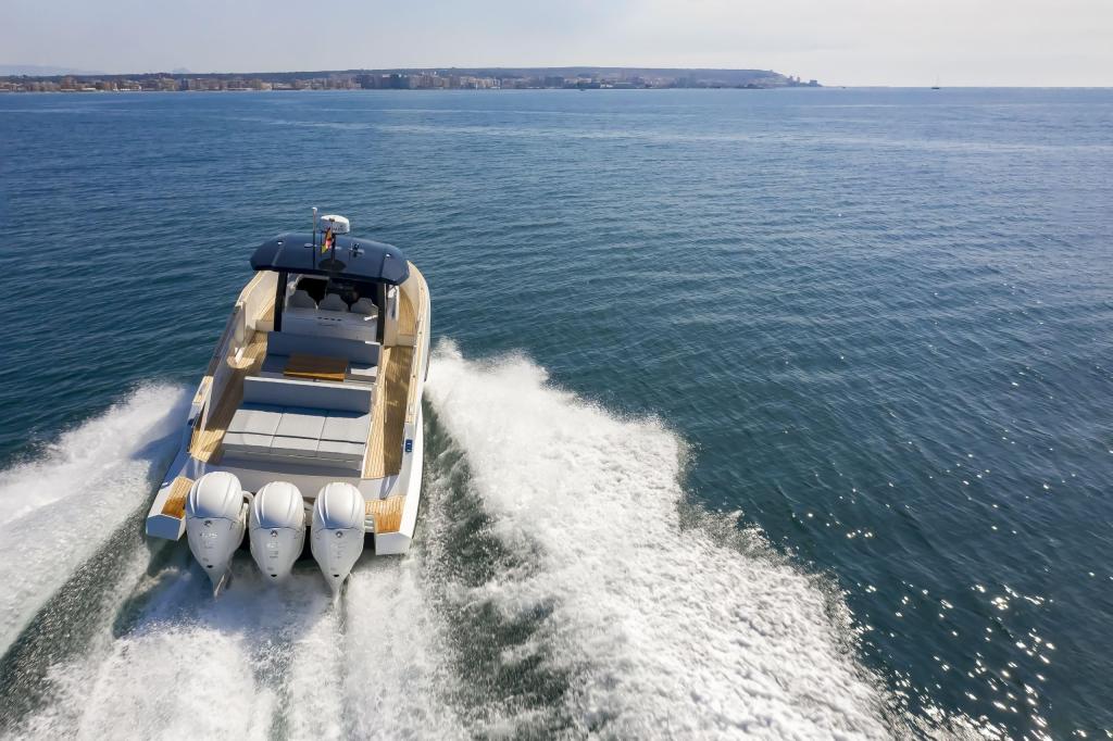 Astondoa 377 Coupe Outboard