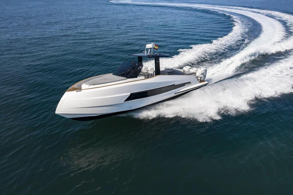 Astondoa 377 Coupe Outboard