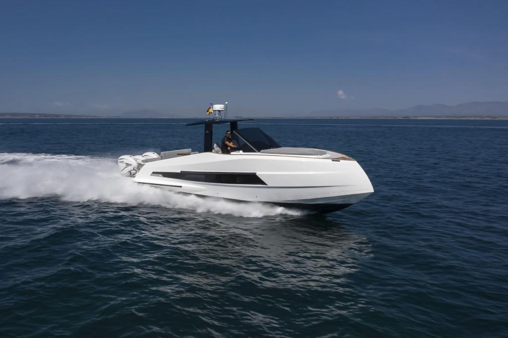 Astondoa 377 Coupe Outboard