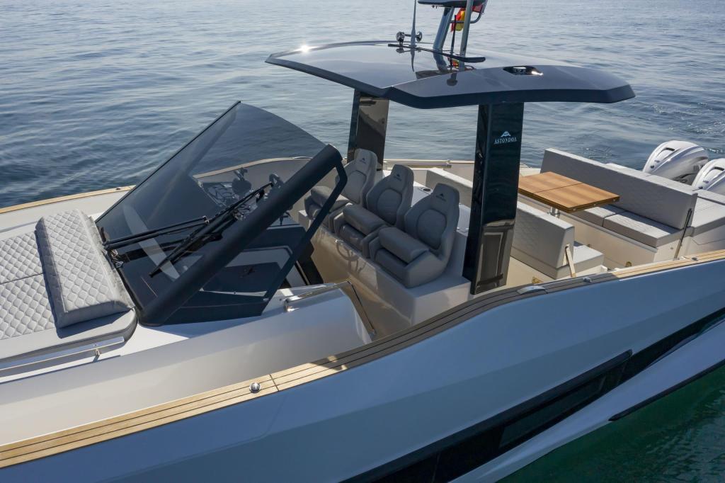 Astondoa 377 Coupe Outboard