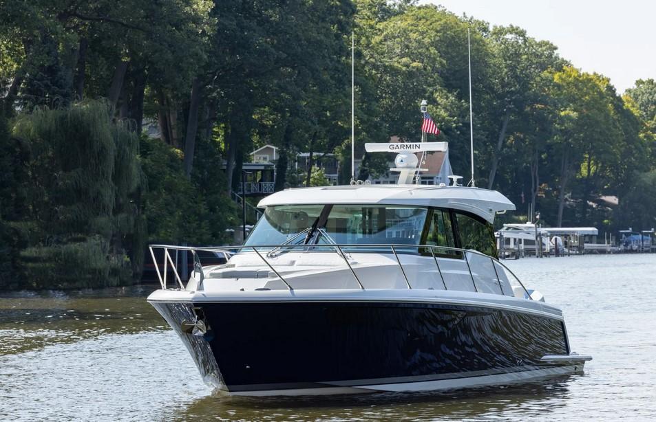Tiara 43 LE