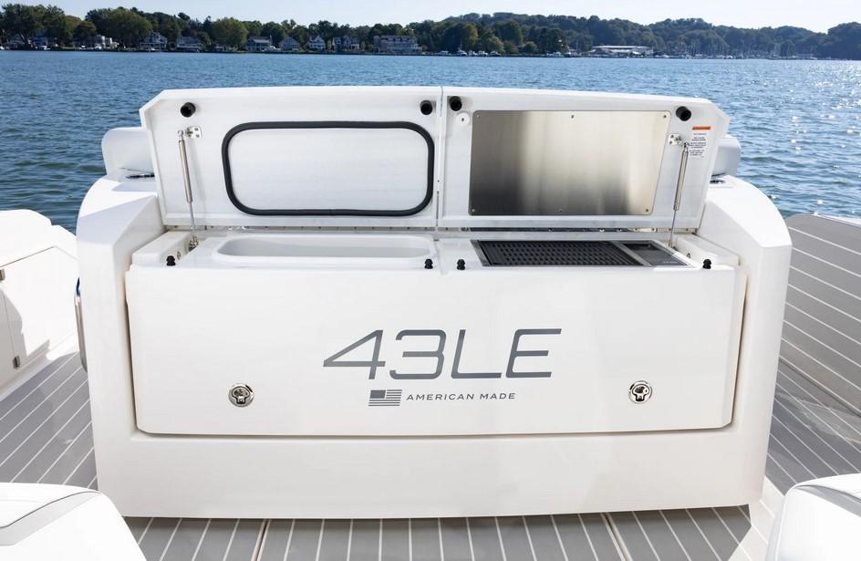 Tiara 43 LE