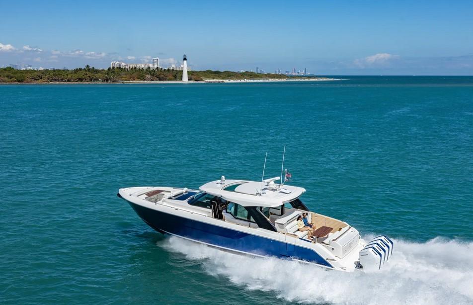 Tiara 56 LS