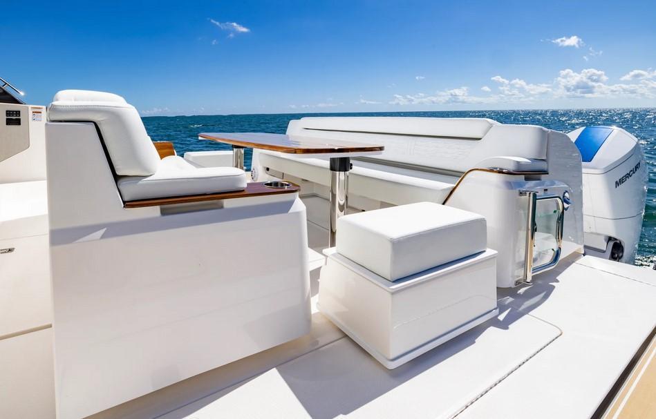 Tiara 56 LS