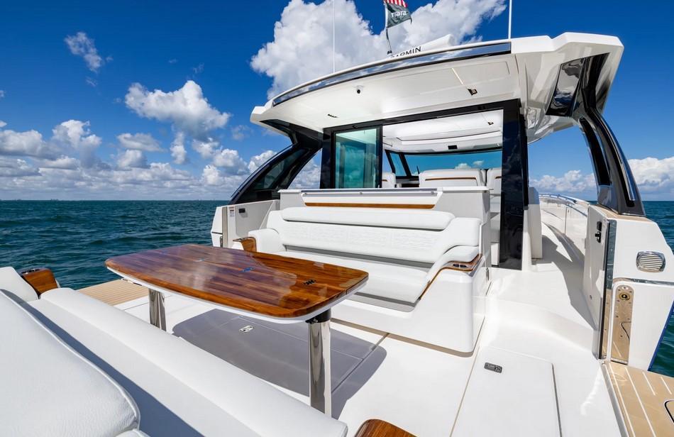 Tiara 56 LS