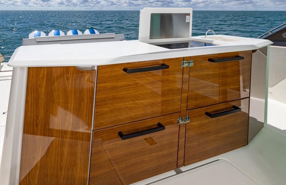 Tiara 56 LS