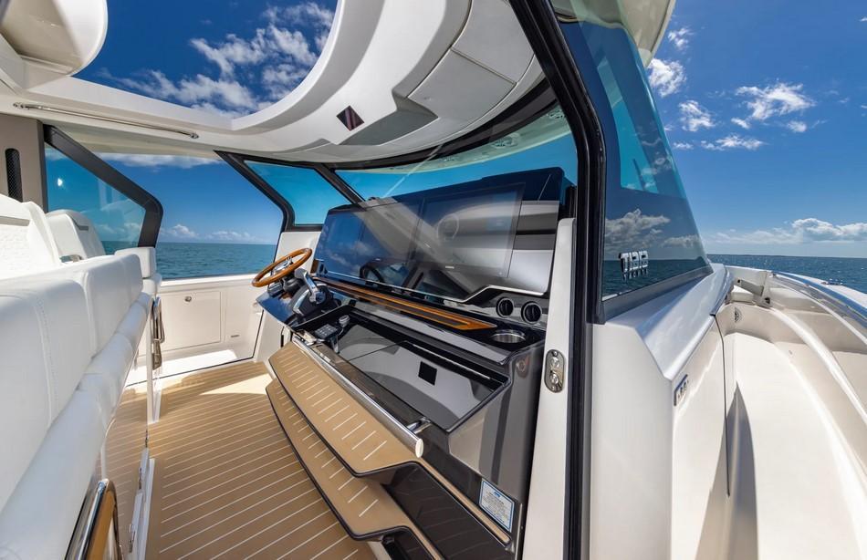 Tiara 56 LS
