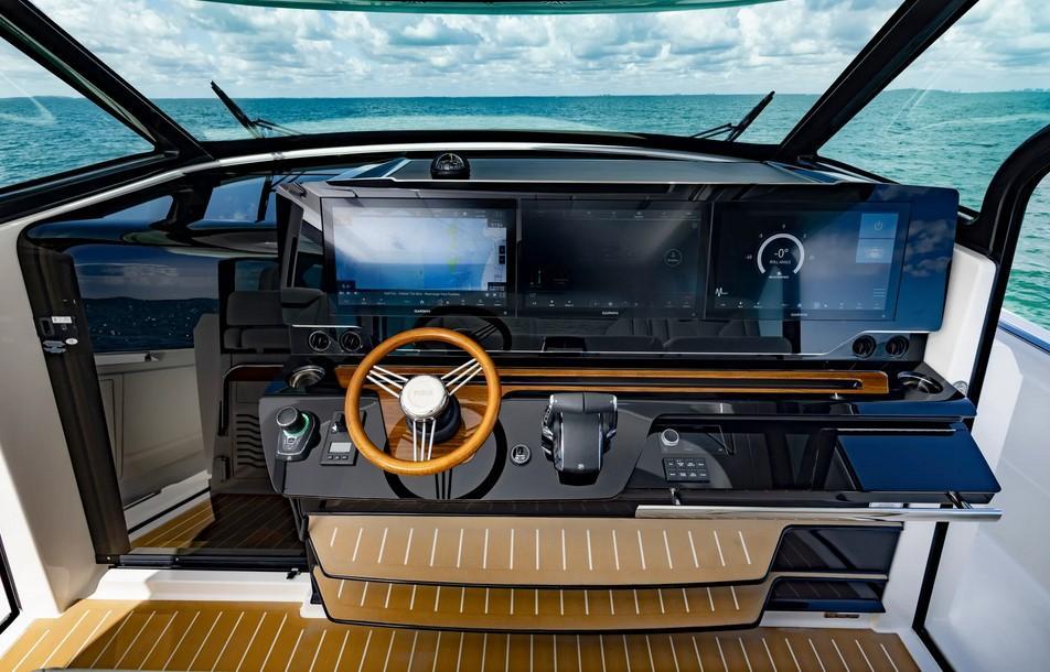 Tiara 56 LS