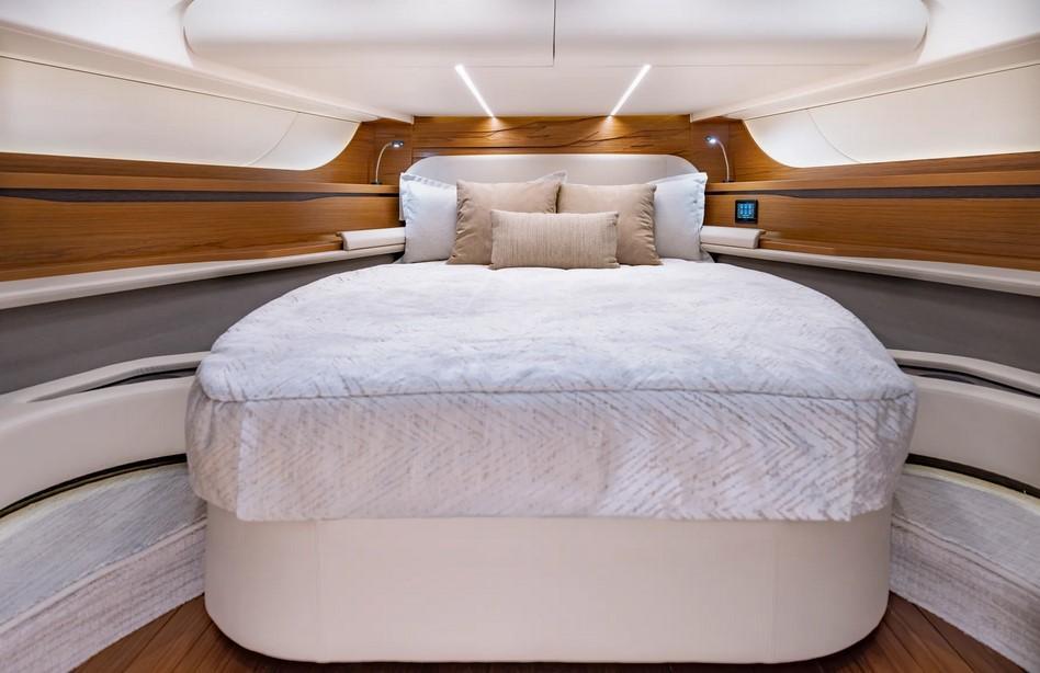 Tiara 56 LS