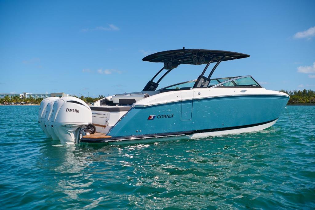 Cobalt R33 Outboard