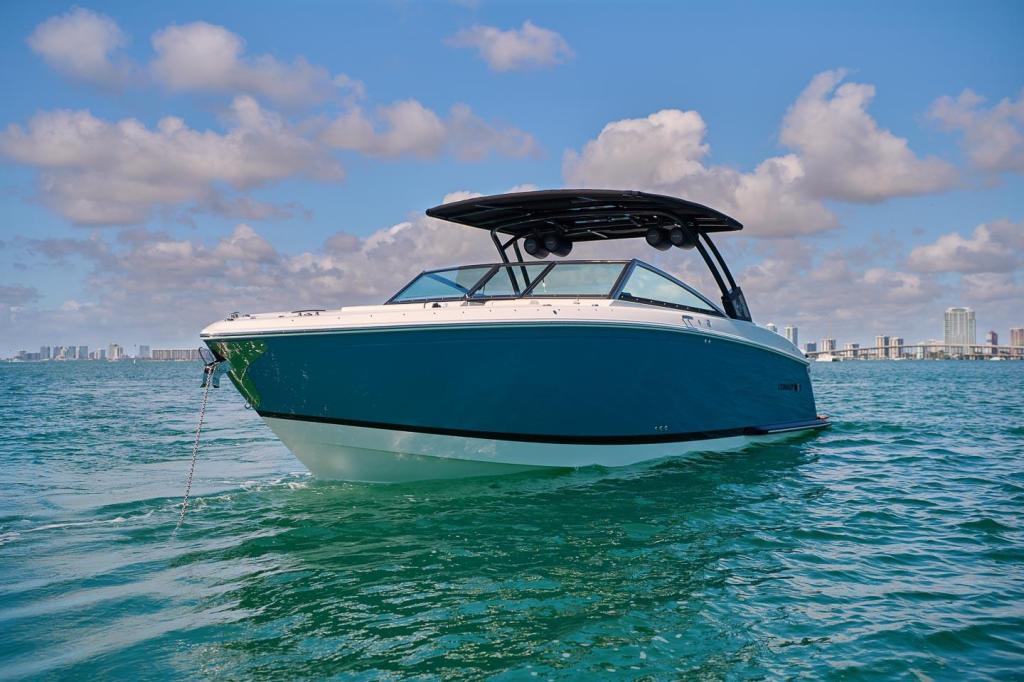 Cobalt R33 Outboard