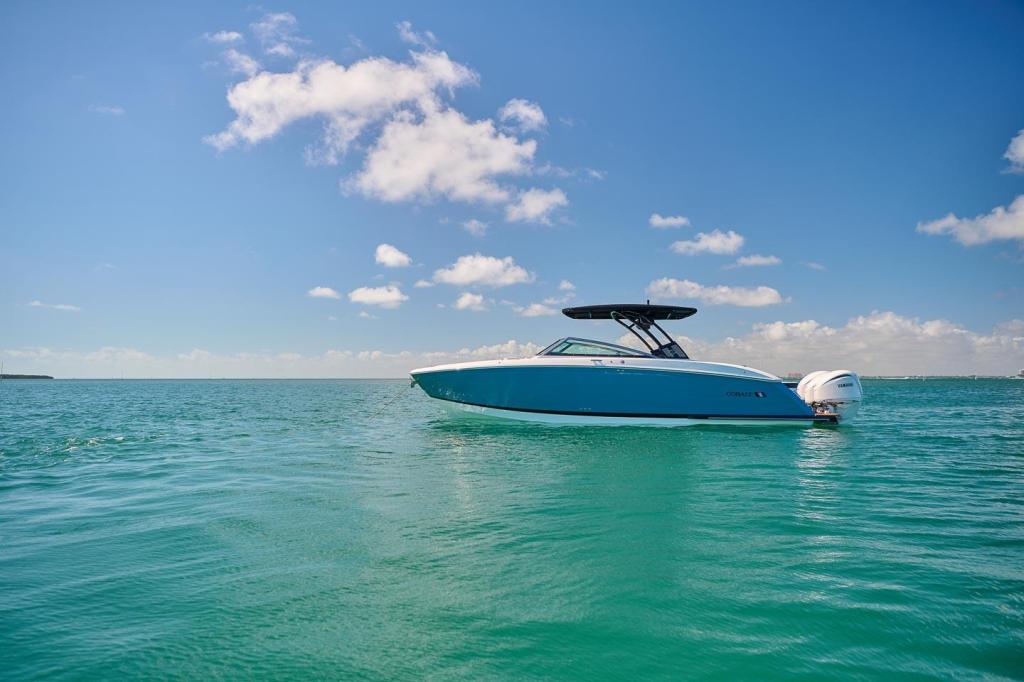 Cobalt R33 Outboard