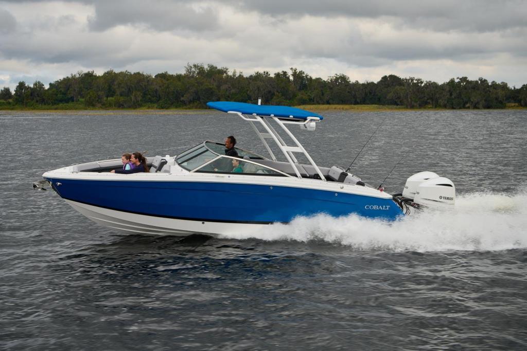 Cobalt R8 Outboard