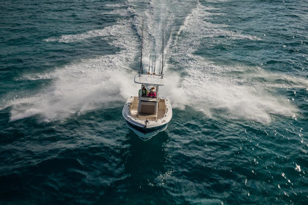 Boston Whaler 230 Outrage