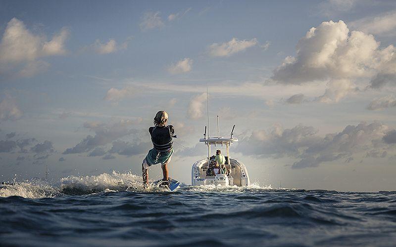 Boston Whaler 230 Outrage