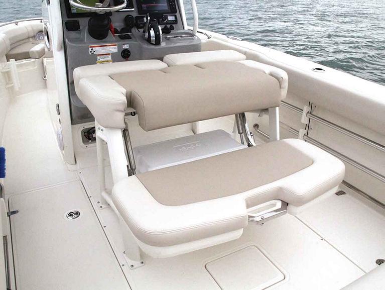 Boston Whaler 230 Outrage