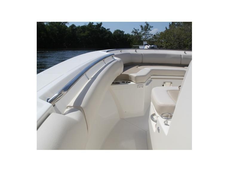Boston Whaler 250 Outrage