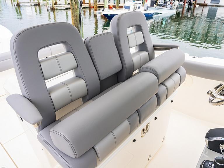 Boston Whaler 330 Outrage