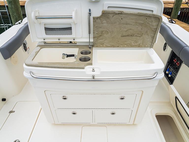 Boston Whaler 330 Outrage