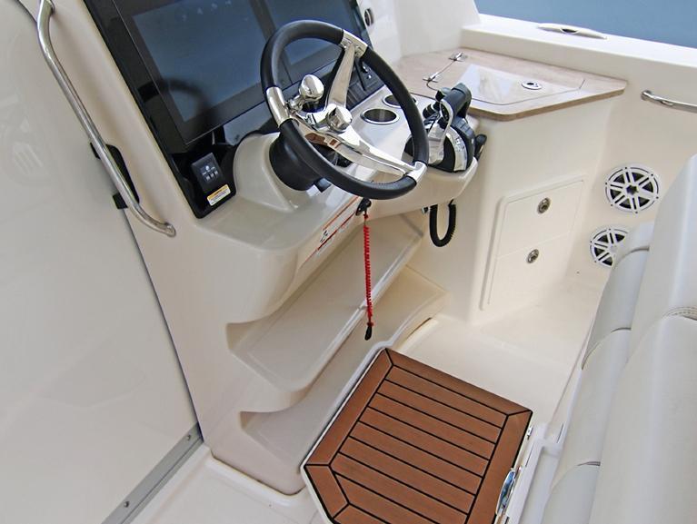 Boston Whaler 350 Realm