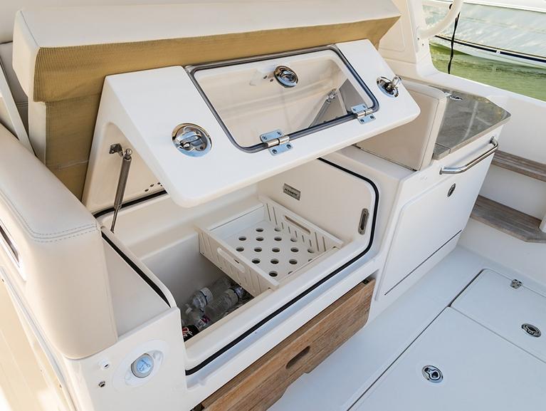 Boston Whaler 350 Realm