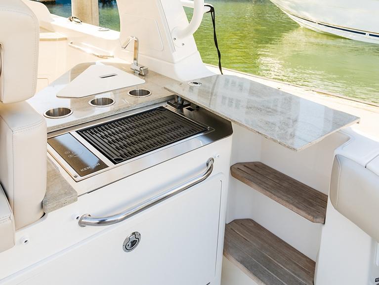 Boston Whaler 350 Realm